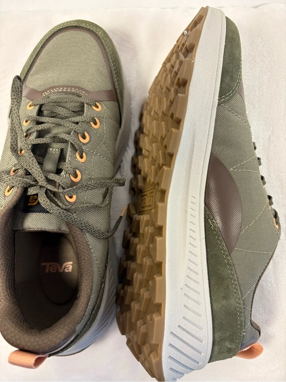 Teva Ellwood Women's Hiking Shoes Size 8.5 Olive Green Sneakers 1155271 NEW WOB